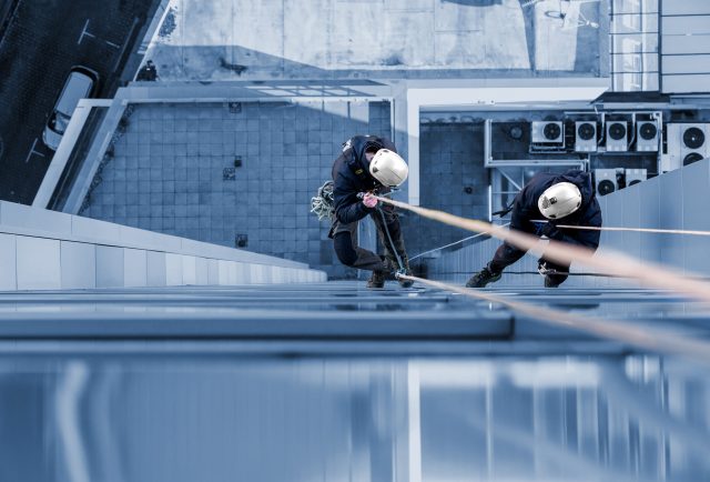 Everything you need to know about the fall protection standard BS 7883